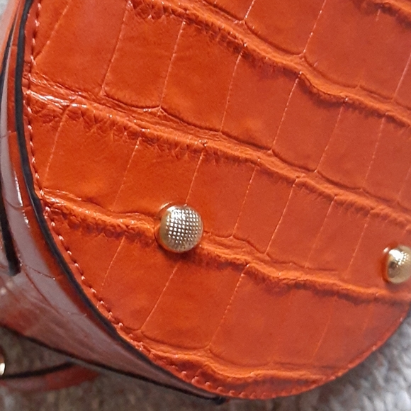 New Kayla & Ava Round Bottom Crossbody Bag - Picture 7 of 11